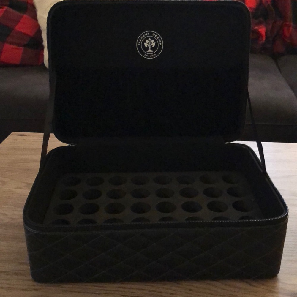 Essential oil travel case